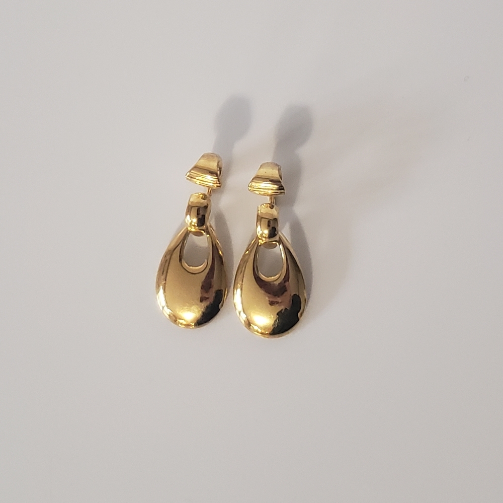 Vintage Trifari Clip On Earrings